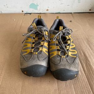 Keen Hiking Shoes (men's size 8.5)